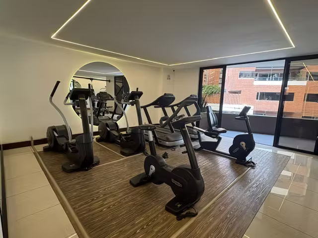 Zona 14 Edificio Lantana apartamento en renta con cuarto de servicio  - Imagen 5