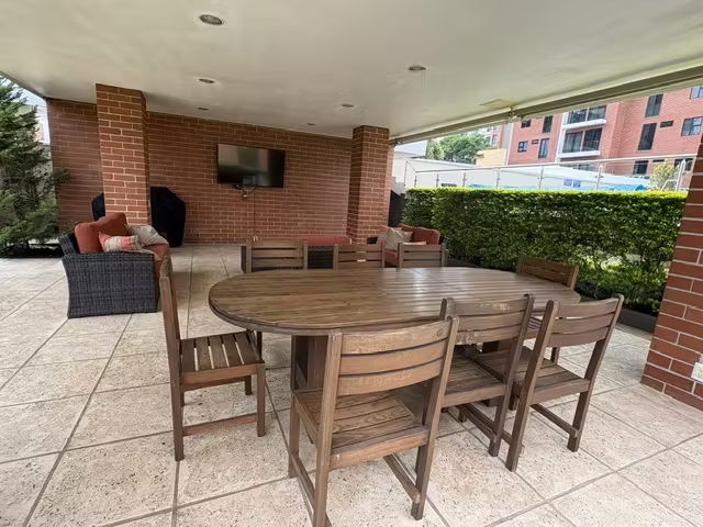 Zona 14 Edificio Lantana apartamento en renta con cuarto de servicio  - Imagen 10