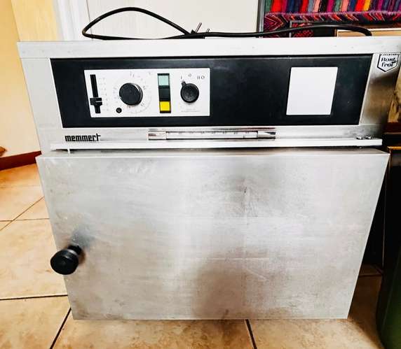  ESTUFA ESTERILIZADORA MEMMERT ALEMANA – EQUIPO PROFESIONAL DE LABORATORIO