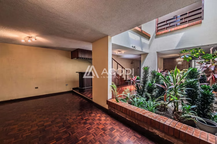 Casa en Zona 10