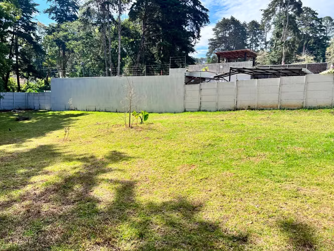 Terreno en venta de 880 m² (1,262.15 vrs²) - Q1,400,000 en Lotificación Santa Amelia, Santiago  Sacatepéquez 