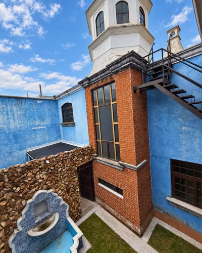 CASA EN RENTA ZONA 16  HACIENDA REAL CON DOBLE TERRENO - Imagen 2