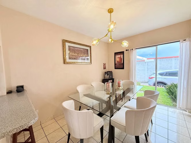 Casa en condominio con amplios jardines en Balcones de San Cristóbal