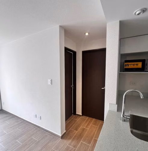 Apartamento Semi-Amueblado en Renta Parque Mateo Zona 7 - Imagen 6