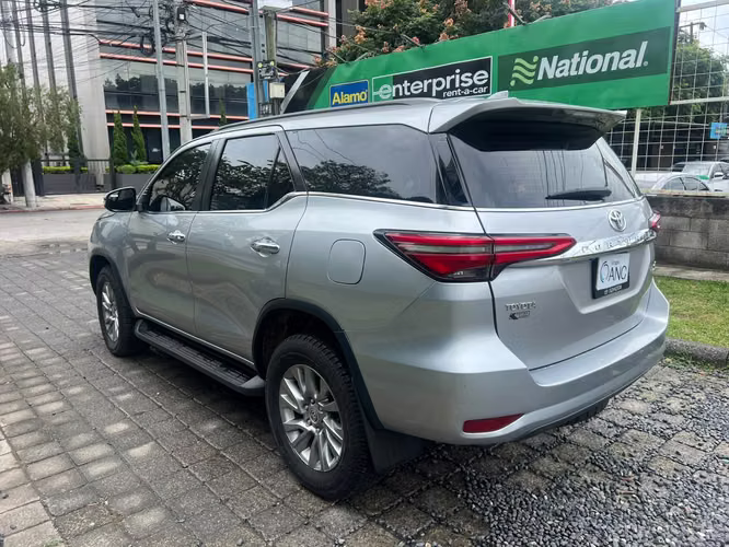 VENDO TOYOTA FORTUNER 2024 NITIDA 4X4