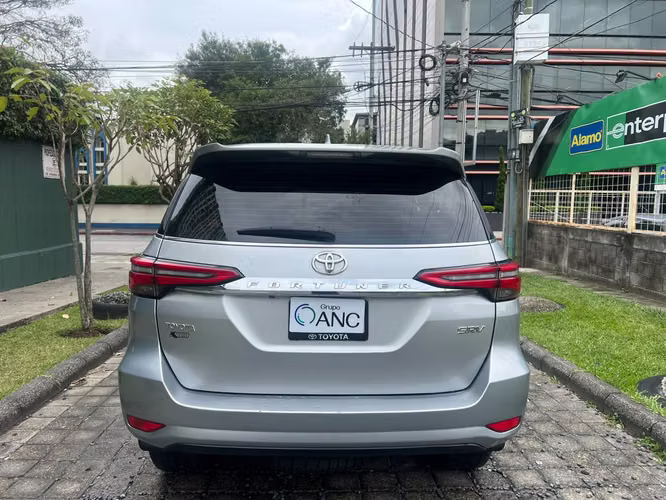VENDO TOYOTA FORTUNER 2024 NITIDA 4X4