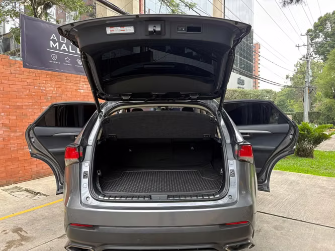 Lexus NX300 de agencia año 2020  - Imagen 4
