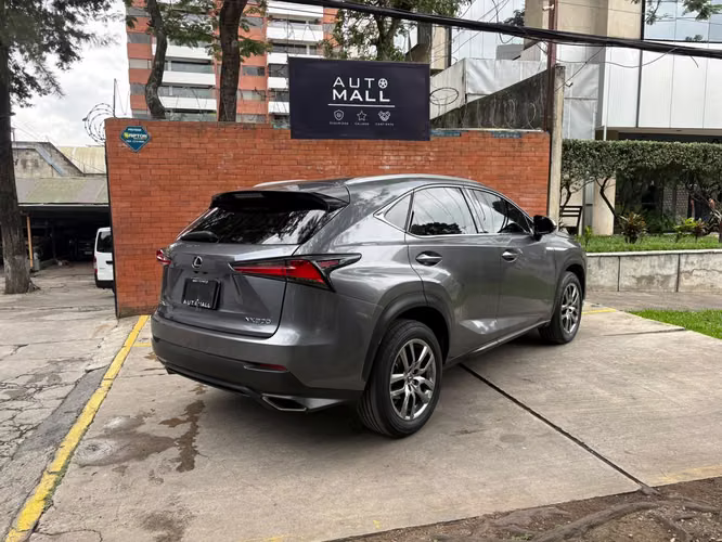 Lexus NX300 de agencia año 2020  - Imagen 3