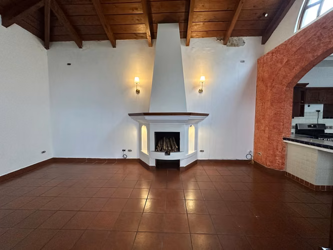 Renta de Casa en Antigua Guatemala a 600m de Iglesia El Calvario | Dentro de condominio en Antigua
