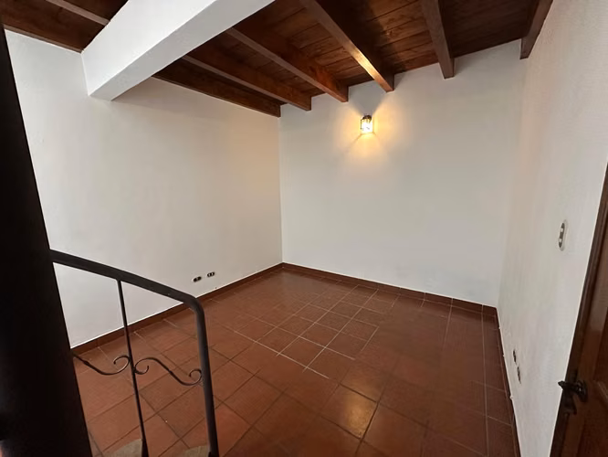 Renta de Casa en Antigua Guatemala a 600m de Iglesia El Calvario | Dentro de condominio en Antigua