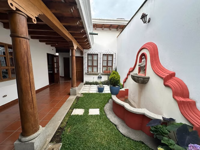 Renta de Casa en Antigua Guatemala a 600m de Iglesia El Calvario | Dentro de condominio en Antigua