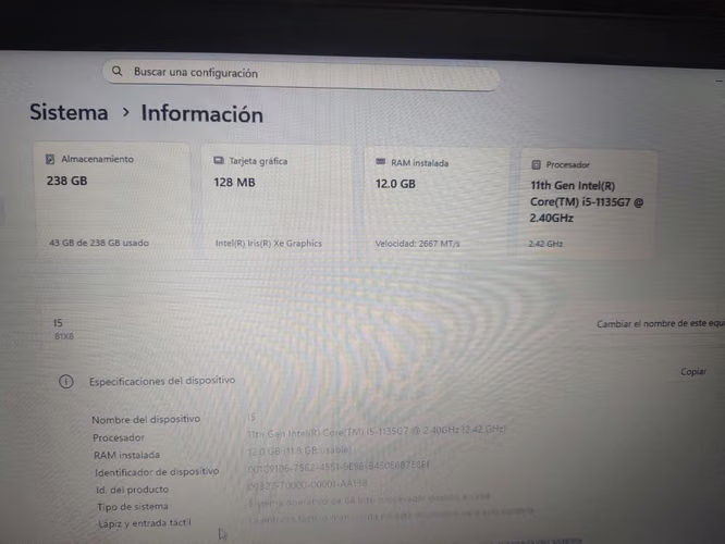 Laptop Lenovo Rápida Core i5 (11a Gen) • 12GB RAM • 256GB SSD