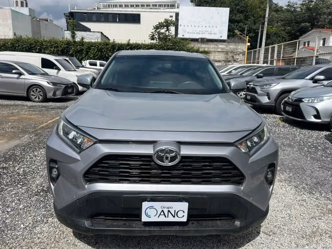 VENDO TOYOTA RAV4 2023 4X4 DE AGENCIA 