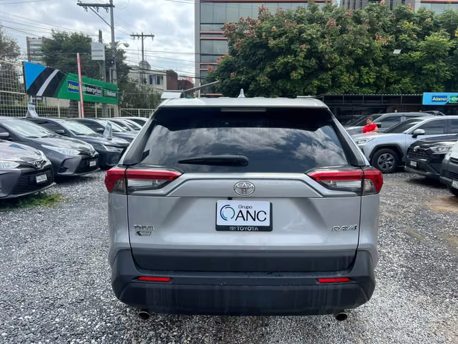 VENDO TOYOTA RAV4 2023 4X4 DE AGENCIA 