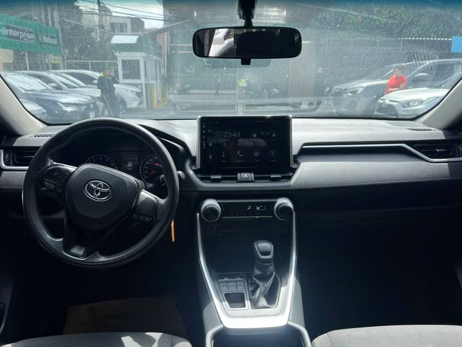 VENDO TOYOTA RAV4 2023 4X4 DE AGENCIA 