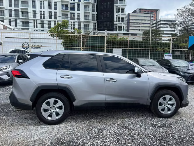 VENDO TOYOTA RAV4 2023 4X4 DE AGENCIA 