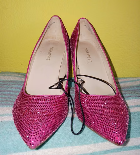 Tacones fucsia con piedras 