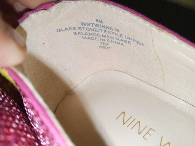 Tacones fucsia con piedras 