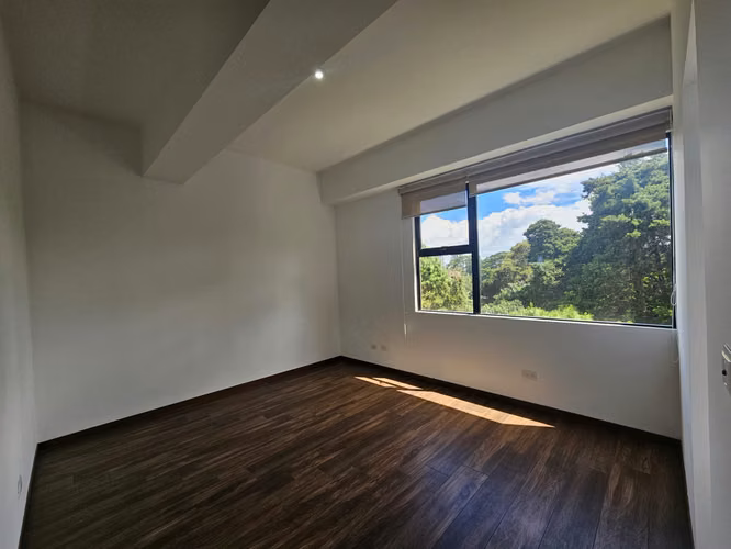 APARTAMENTO EN ALQUILER  CON BALCON - CASA ACUEDUCTO ZONA 10 - Miniatura 2