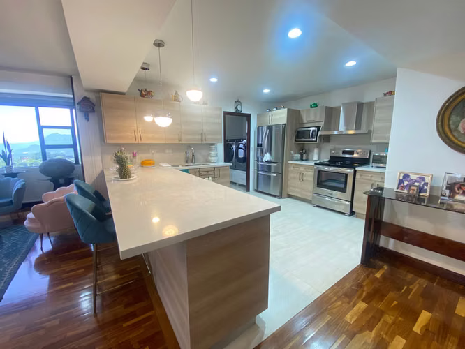 APARTAMENTO REMODELADO EN VENTA – NIVEL ALTO, AVENIDA LAS AMÉRICAS ZONA 14 | PV - Imagen 3
