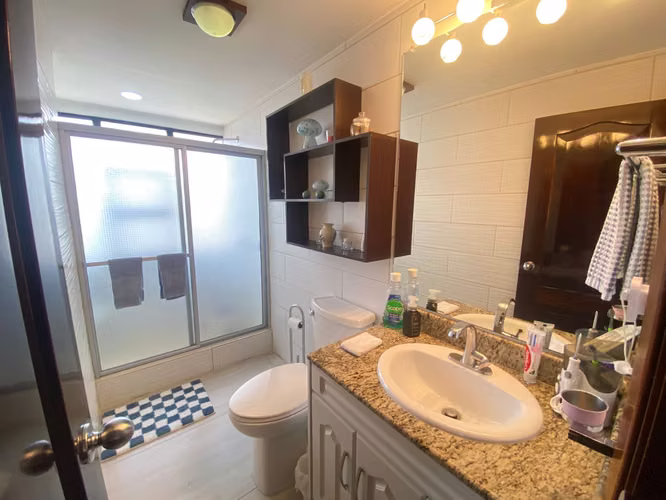 APARTAMENTO REMODELADO EN VENTA – NIVEL ALTO, AVENIDA LAS AMÉRICAS ZONA 14 | PV - Imagen 5