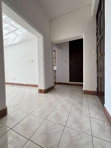 APARTAMENTO AMPLIO EN RENTA – CONVISTA SAN LÁZARO, ZONA 15 | 3 HABITACIONES + HABITACION DE SERVICIO + BALCON | PV - Imagen 11