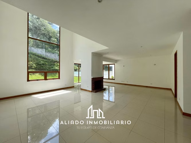 ALQUILO CASA EN ALTO VALLE DE 4 DORM CON LINDA VISTA - Imagen 2