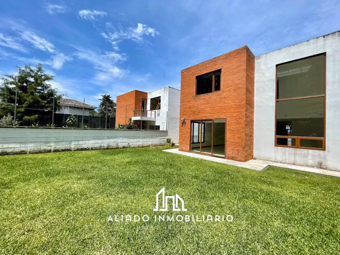 ALQUILO CASA EN ALTO VALLE DE 4 DORM CON LINDA VISTA - Imagen 8
