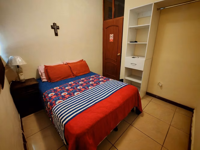 Se alquila habitación pequeña para una persona amueblada en casa completamente equipada  - Imagen 2