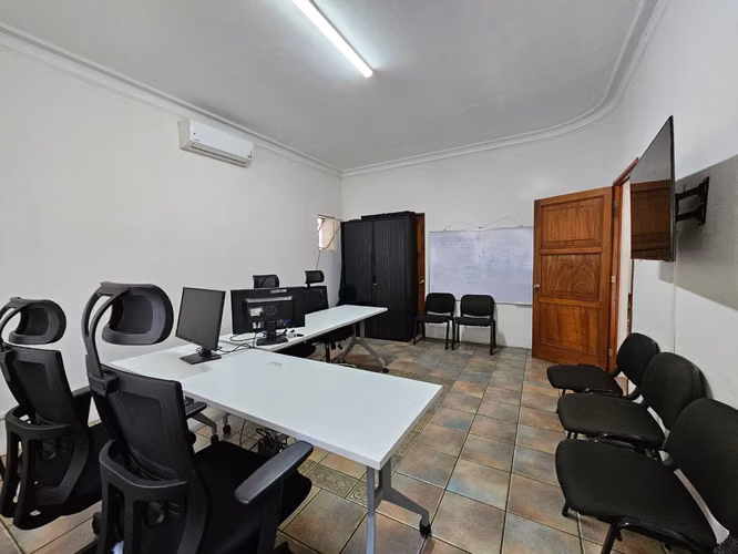 CASA PARA OFICINAS EN RENTA – ZONA 10 | 11 PARQUEOS Y ENTRADA INDEPENDIENTE | PV - Imagen 5