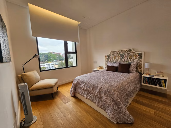 MODERNO APARTAMENTO AMUEBLADO EN MARANTA OAKLAND, ZONA 10 | TERRAZA - SALA FAMILIAR Y BODEGA | PV - Imagen 9
