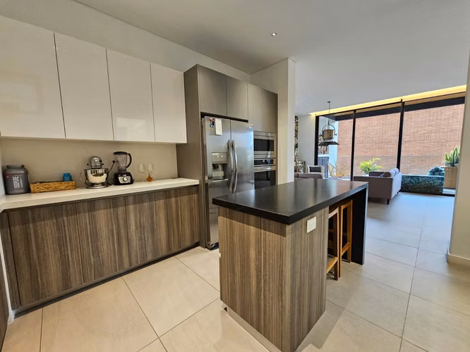 MODERNO APARTAMENTO AMUEBLADO EN MARANTA OAKLAND, ZONA 10 | TERRAZA - SALA FAMILIAR Y BODEGA | PV - Imagen 7