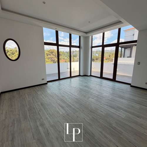 Amplio Apartamento con 2 Terrazas en Venta en Lirios 2 de Cayalá 