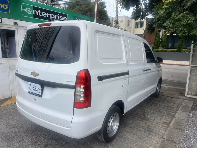 VENDO PANELES CHEVROLET N400 NITIDAS 2023 DE AGENCIA  - Imagen 5