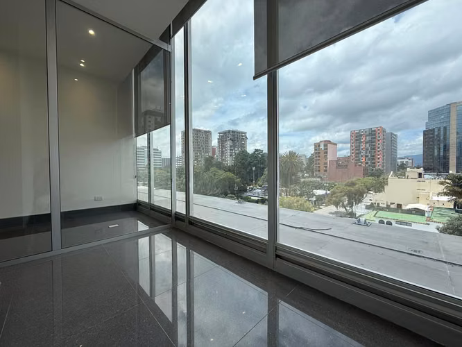 ¡Oficina en Alquiler en Edificio Vasanta, Zona 10. - Miniatura 4