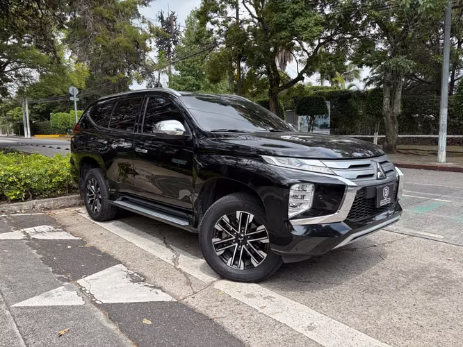 Mitsubishi Montero Sport de Agencia Modelo 2022
