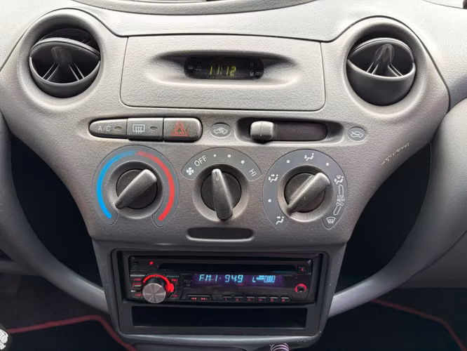 Toyota Yaris de Agencia Modelo 2003