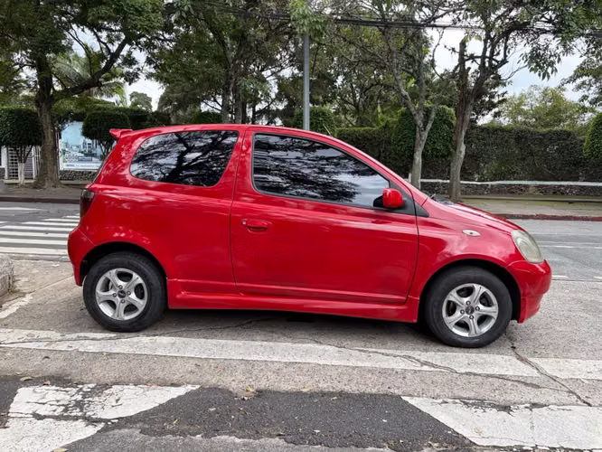 Toyota Yaris de Agencia Modelo 2003