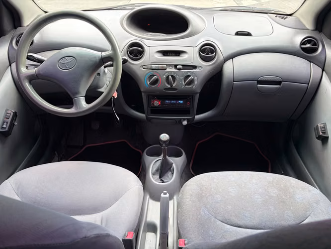 Toyota Yaris de Agencia Modelo 2003