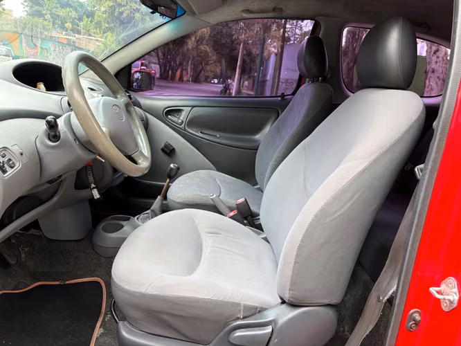 Toyota Yaris de Agencia Modelo 2003