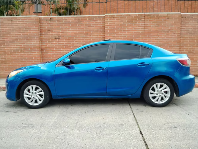 MAZDA 3i TOURING 2.0