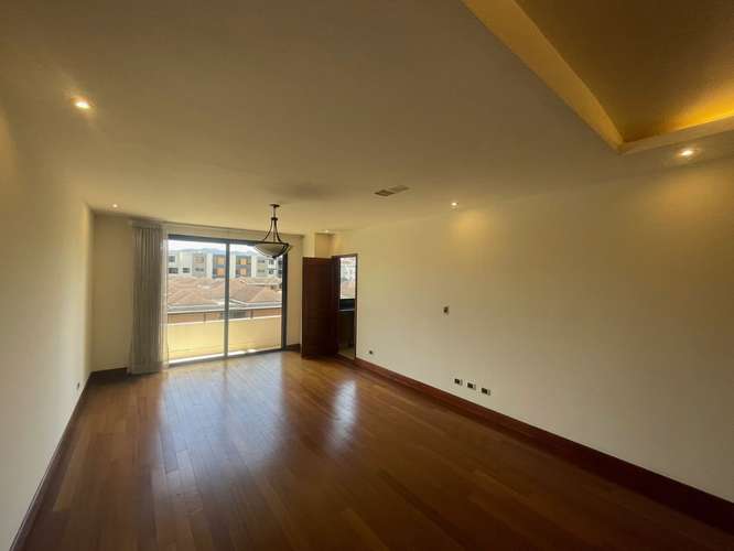 Rento apartamento en Oakland EDIFICIO EXCLUSIVO CERCA DE OAKLAND MALL - Imagen 5