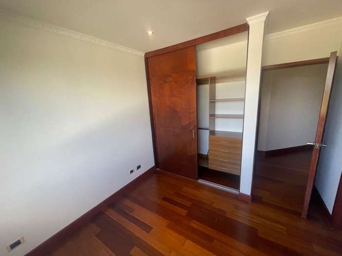 Rento apartamento en Oakland EDIFICIO EXCLUSIVO CERCA DE OAKLAND MALL - Imagen 10