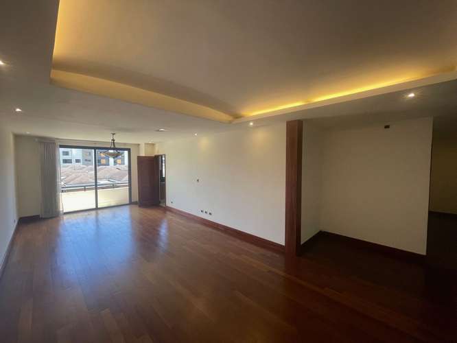 Rento apartamento en Oakland EDIFICIO EXCLUSIVO CERCA DE OAKLAND MALL - Imagen 4