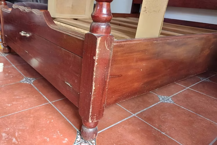 Vendo camastron de madera de cedro 