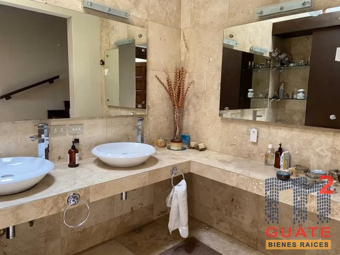 Vendo Casa en condominio en Zona 10 - Imagen 6