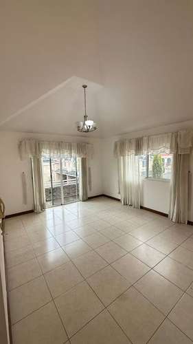 LINDA Y AMPLIA CASA EN RENTA EN CONDOMINIO EXCLUSIVO DE LA ZONA 14 - Imagen 12