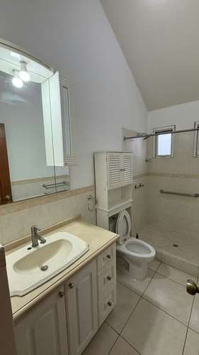 LINDA Y AMPLIA CASA EN RENTA EN CONDOMINIO EXCLUSIVO DE LA ZONA 14 - Imagen 9