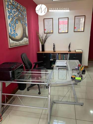 Oficina en Venta de 40 m² en zona 4 - Imagen 1