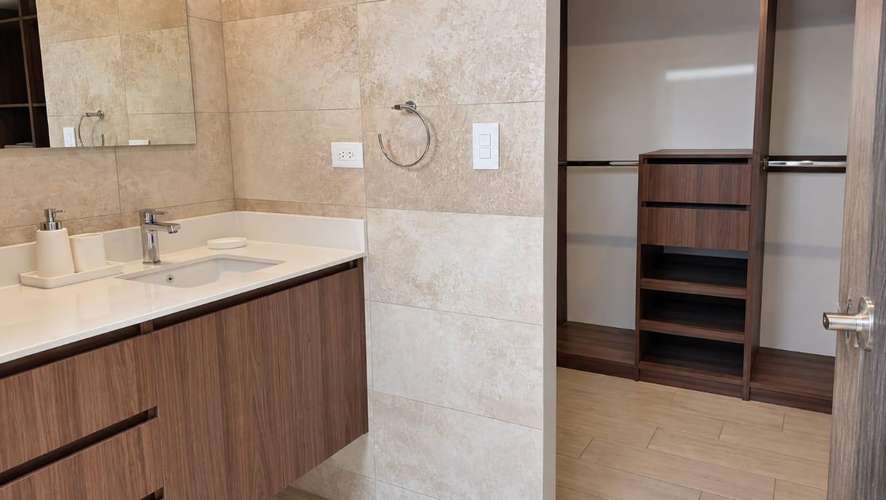CASA EN VENTA EN NOGAL DE SAN ISIDRO ZONA 16 - Imagen 6